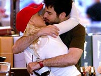 Christina Aguilera and Jordan Bratman kissing Christina Aguilera and Jordan Bratman kissing