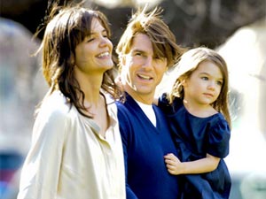 Katie Holmes with Tom Cruise and daughter Suri Cruise Katie Holmes with Tom Cruise and daughter Suri Cruise