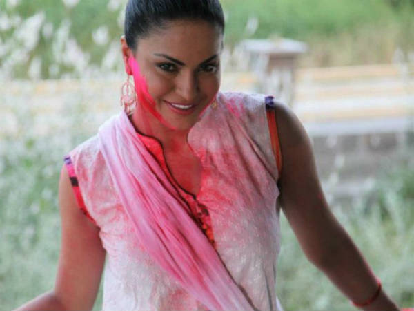 hollywood actress converts to hinduism pictures veena malik converting to hindu filmibeat hollywood actress converts to hinduism pictures veena malik converting to hindu filmibeat