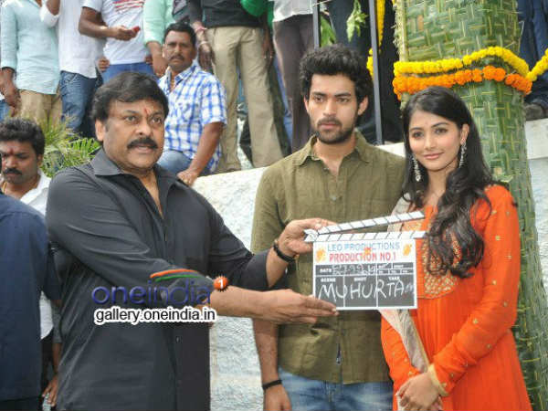Chiranjeevi Claps Board; Varun-Pooja Poses For First Shot Chiranjeevi Claps Board; Varun-Pooja Poses For First Shot