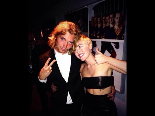 MTV VMAs: Miley Cyrus Takes Jessie, A Homeless Guy As Her Date MTV VMAs: Miley Cyrus Takes Jessie, A Homeless Guy As Her Date