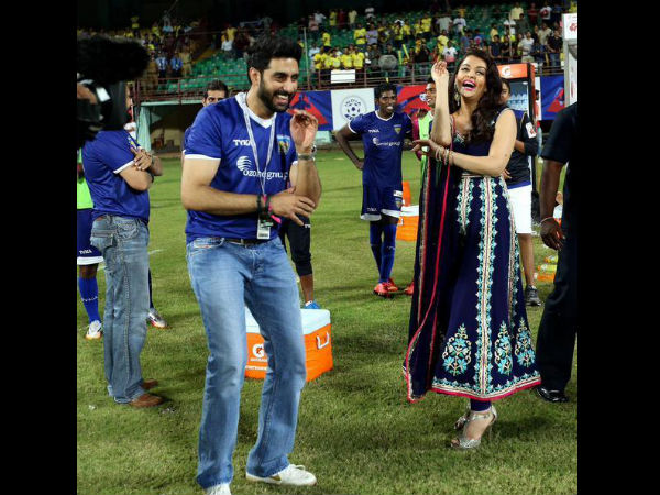 PIC: Aishwarya Rai Dances With Abhishek Bachchan