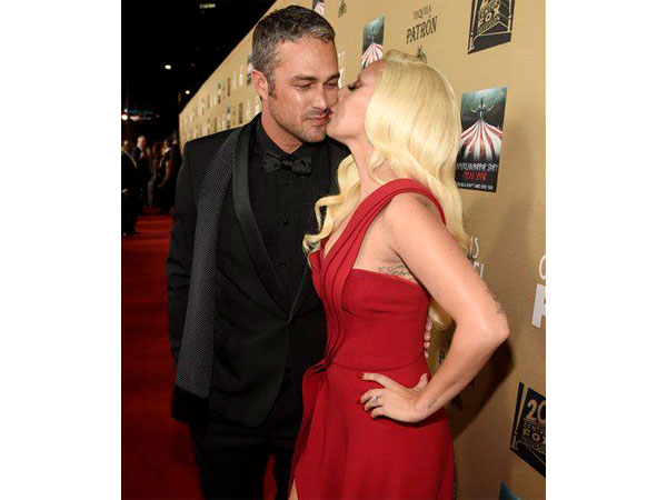 Lady Gaga & Taylor Kinney Spice Up American Horor Story: Hotel's Red Carpet With PDA Lady Gaga & Taylor Kinney Spice Up American Horor Story: Hotel's Red Carpet With PDA