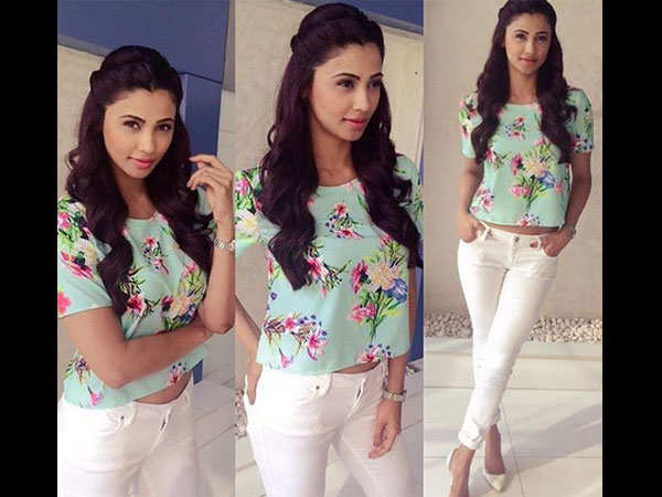 10 Stunning & Beautiful Pics Of Daisy Shah From Instagram - Filmibeat