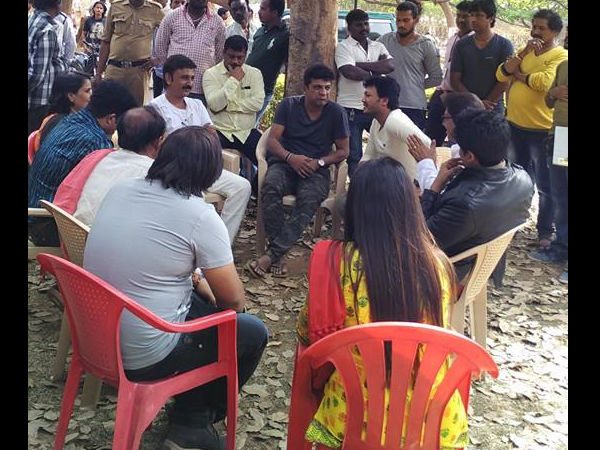 Hatrick Hero Visits The Sets Of Ganesh's 'Gandu Endare Gandu'! Hatrick Hero Visits The Sets Of Ganesh's 'Gandu Endare Gandu'!