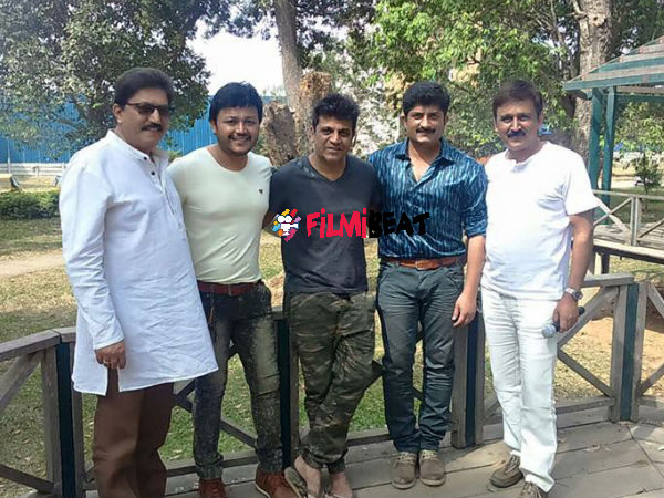 Hatrick Hero Visits The Sets Of Ganesh's 'Gandu Endare Gandu'! Hatrick Hero Visits The Sets Of Ganesh's 'Gandu Endare Gandu'!