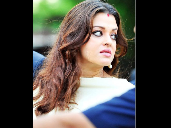 So Funny! 15 Pics Of Aishwarya Rai Clicked When She Was Not Ready