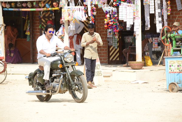 Highlights Of Pawan Kalyan's Sardaar Gabbar Singh, SPOILERS AHEAD!