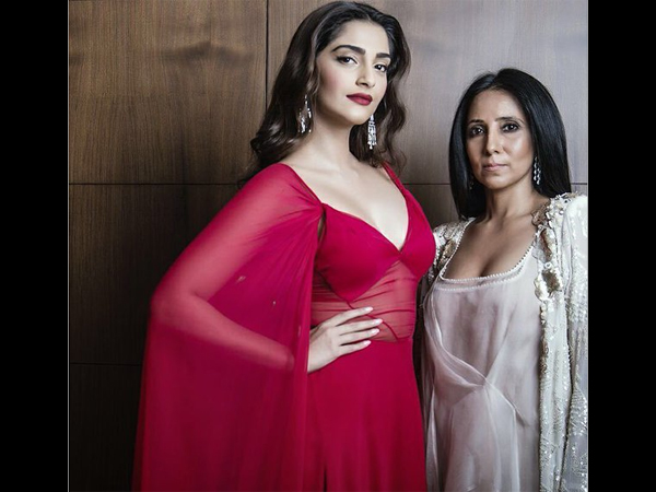 Stunning INSIDE Photos Of Aishwarya, Ranveer, Sonam, Big B & Others At The Hello Hall Of Fame 2016! 