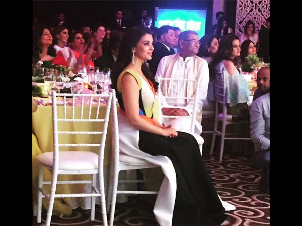 Stunning INSIDE Photos Of Aishwarya, Ranveer, Sonam, Big B & Others At The Hello Hall Of Fame 2016! 