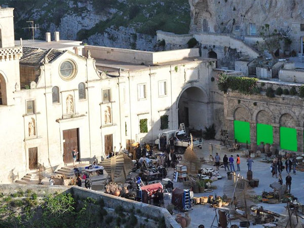 UNSEEN PICS! The Sets And Costumes From Wonder Woman Movie!