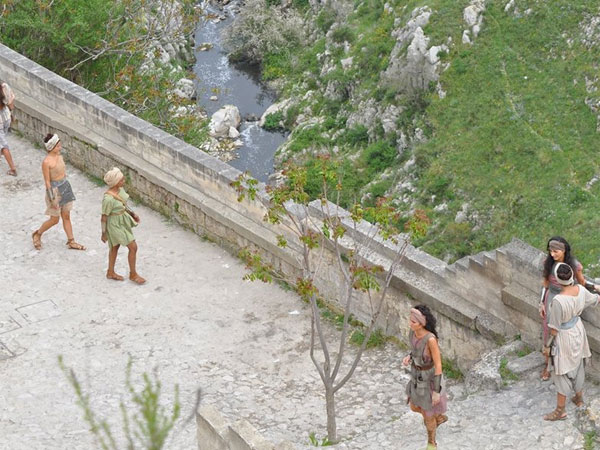 UNSEEN PICS! The Sets And Costumes From Wonder Woman Movie!