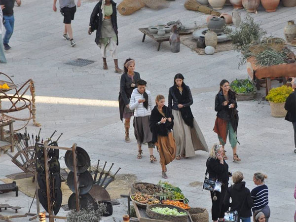 UNSEEN PICS! The Sets And Costumes From Wonder Woman Movie!