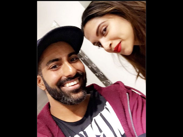 Oven Fresh! Deepika Padukone's New Pictures From Toronto Is Going Viral For All The Good Reasons! 