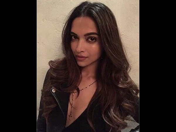 Oven Fresh! Deepika Padukone's New Pictures From Toronto Is Going Viral For All The Good Reasons! 