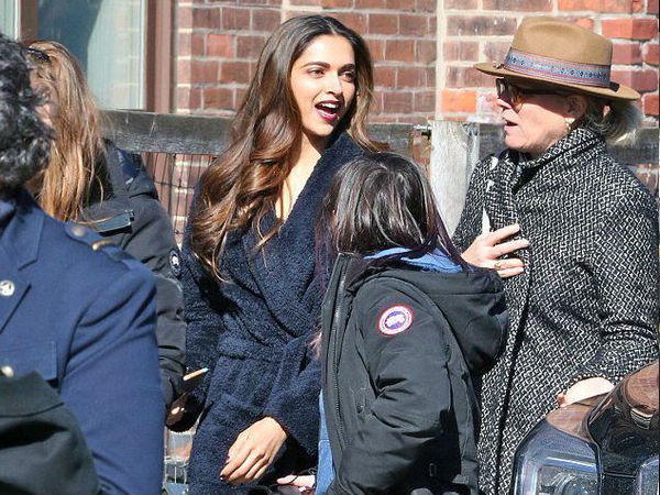 Oven Fresh! Deepika Padukone's New Pictures From Toronto Is Going Viral For All The Good Reasons! 