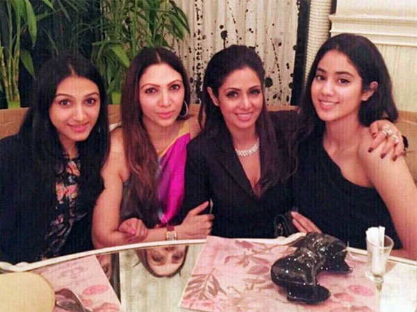 Just Wow! Jhanvi Kapoor Spotted On A Lunch Date With Sridevi, Looks Hotter Than Mom! (New Picture)