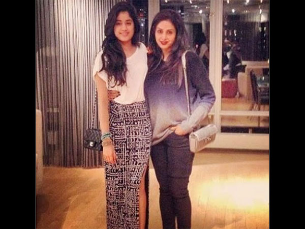 Just Wow! Jhanvi Kapoor Spotted On A Lunch Date With Sridevi, Looks Hotter Than Mom! (New Picture)