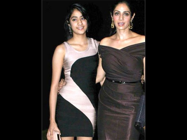 Just Wow! Jhanvi Kapoor Spotted On A Lunch Date With Sridevi, Looks Hotter Than Mom! (New Picture)