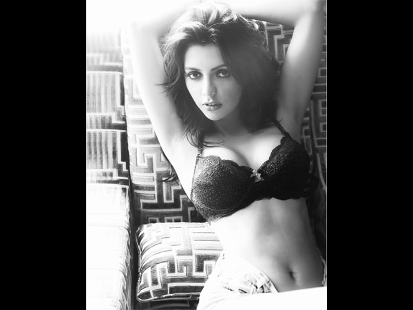 IN PICS: Hot Actress Ruhi Singh Is Enjoying Learning Tamil!