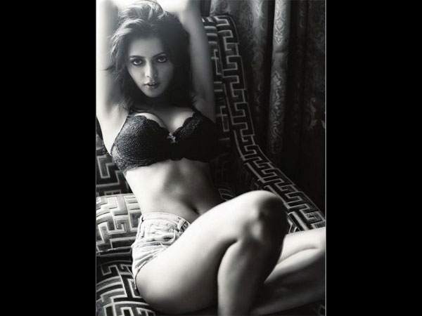 IN PICS: Hot Actress Ruhi Singh Is Enjoying Learning Tamil!