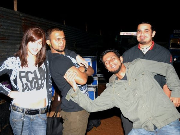 20 Unseen Pictures Of Shruti Haasan From Her Rock Band 'The Extramentals'!