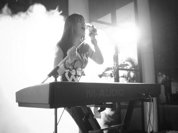 20 Unseen Pictures Of Shruti Haasan From Her Rock Band 'The Extramentals'!
