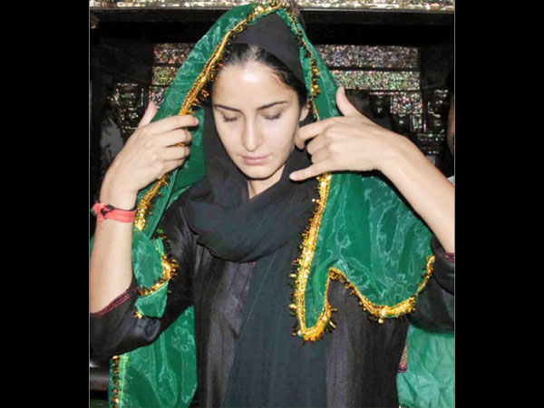 Even Without Make-up, Katrina Kaif Looks Like A Million Bucks; Spotted Enjoying In London!