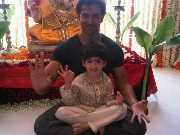 Pictutes! Hrithik Roshan Does Push Ups With His Son Hrehaan & Hridhaan