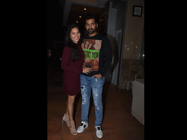 Shabbir & Kanchi Attend The Ceremony