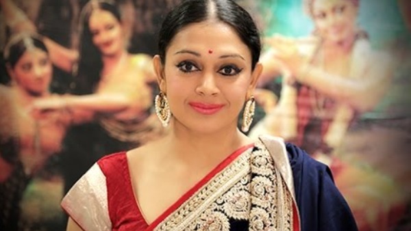 Shobana as Nagavalli