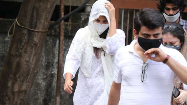 Rhea Chakraborty Spotted At Cooper Hospital