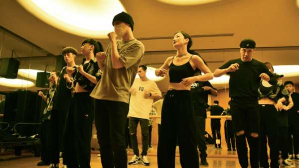 Lay To Feature BTS Moments And Talk About Hid Life And Career In The Edition