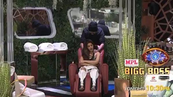 Jaan Turns Personal Masseur For Nikki