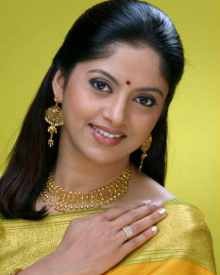 Nadhiya Biography, Wik...