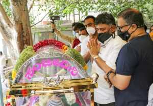 Celebs Pay Last Rspect To Actress Jayanthi
