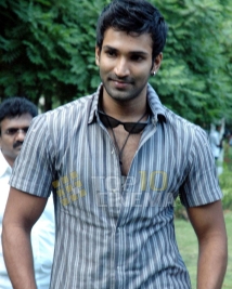 Aadhi Photos | Aadhi Images | Aadhi Pictures - FilmiBeat