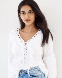 Banita Sandhu Photos Banita Sandhu Images Banita Sandhu Pictures Filmibeat