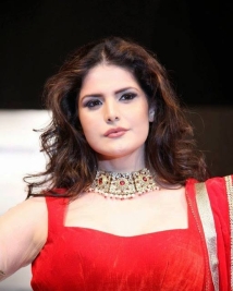 Zareen Khan Photos Zareen Khan Images Zareen Khan Pictures Filmibeat