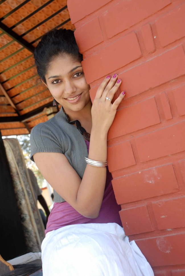 Samyukta Hornad Photos, Videos, Birthday, Latest News, Height In Feet