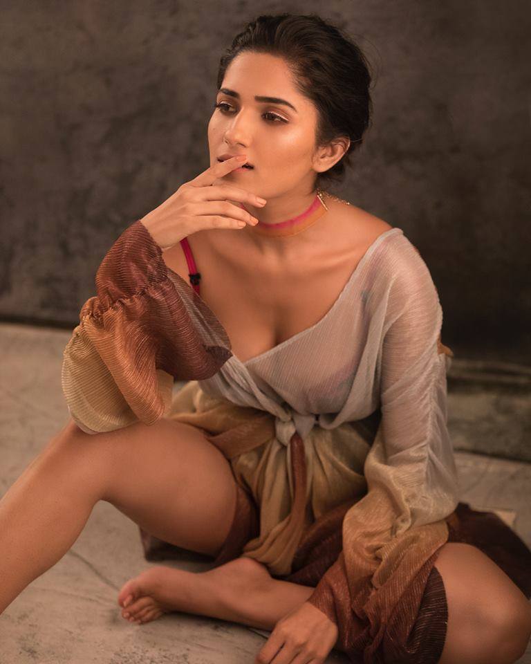 Ruhani Sharma Fan Photos | Ruhani Sharma Pictures, Images - 63020 - FilmiBeat