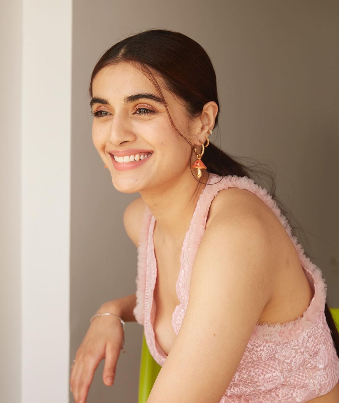 Divyansha Kaushik Fan Photos Divyansha Kaushik Pictures, Images