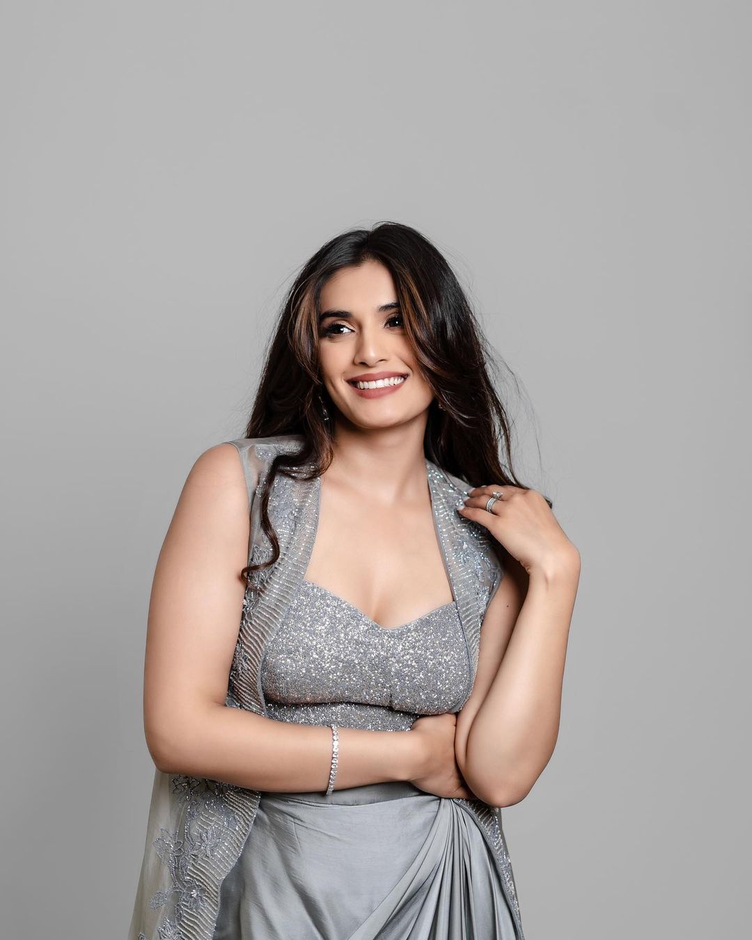 Divyansha Kaushik Fan Photos Divyansha Kaushik Pictures, Images