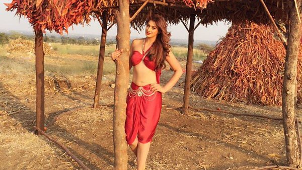 Julie 2 Fan Photos | Julie 2 Photos, Images, Pictures # 41447 - FilmiBeat