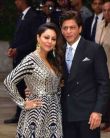 Shahrukh Khan, Gauri Khan looks at Akash Ambani - Shloka Mehta Pre Engagement Party