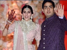 Akash Ambani & Shloka Mehta's Gr..