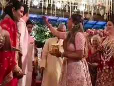 Isha Ambani's FUNNY moment at  A..