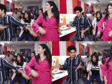 Jhanvi Kapoor & Ishaan Khatter a..