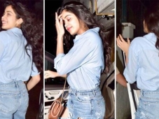 Jhanvi Kapoor looks Cool in Casu..