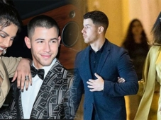 Nick Jonas PROPOSES Priyanka Cho..